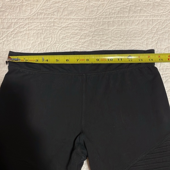 FREE PEOPLE intimates size large
Black moto leggings - Picture 9 of 10